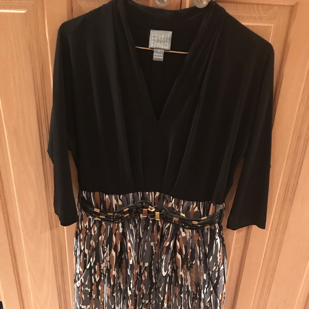 Gorgeous V-Neck Belted Dress!